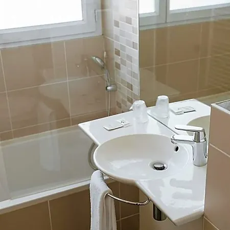 Hotell Hotel-restaurant La Caborne 2*